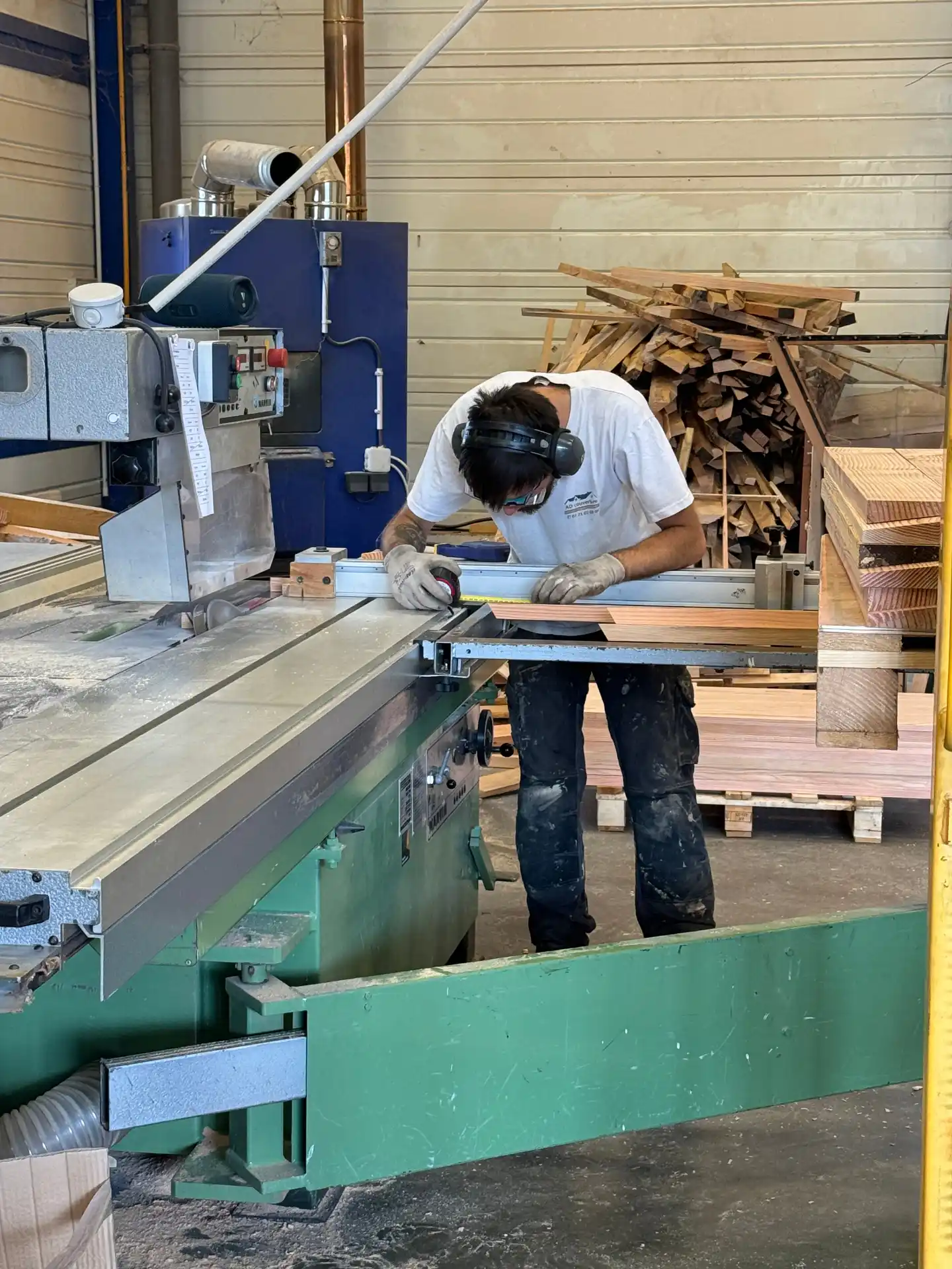 L'équipe La Planète Bois dans l'atelier