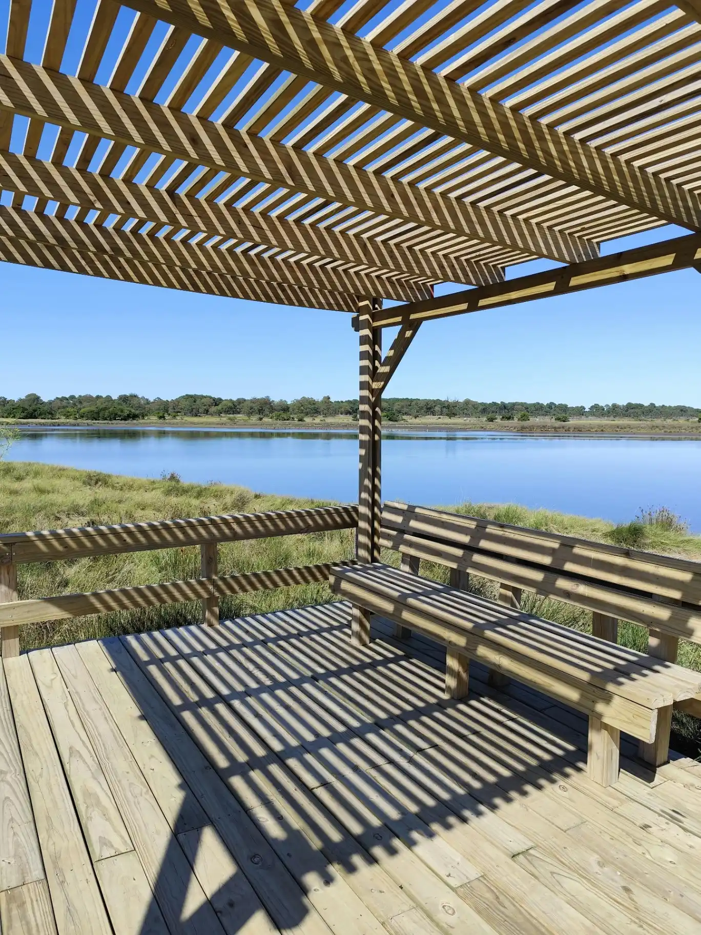 Pergola bois avec vue sur lac