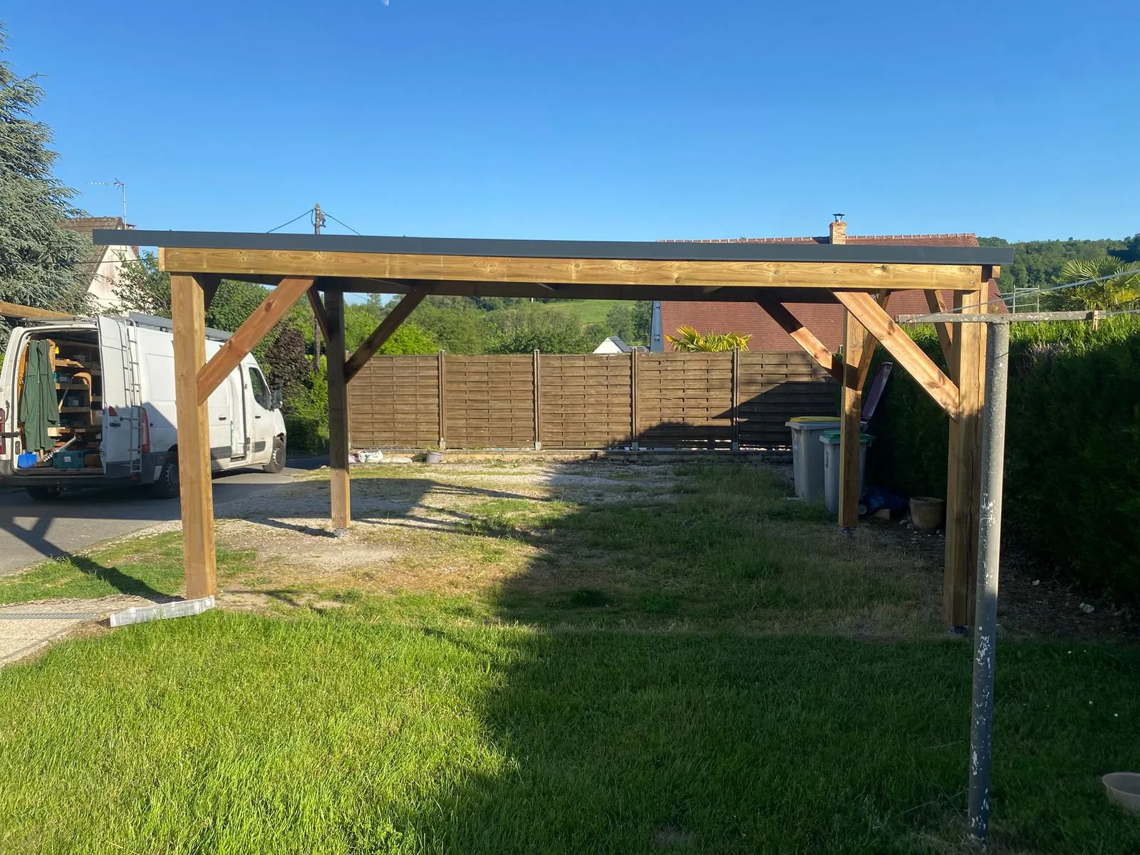 Carport bois bac acier dans la vallée