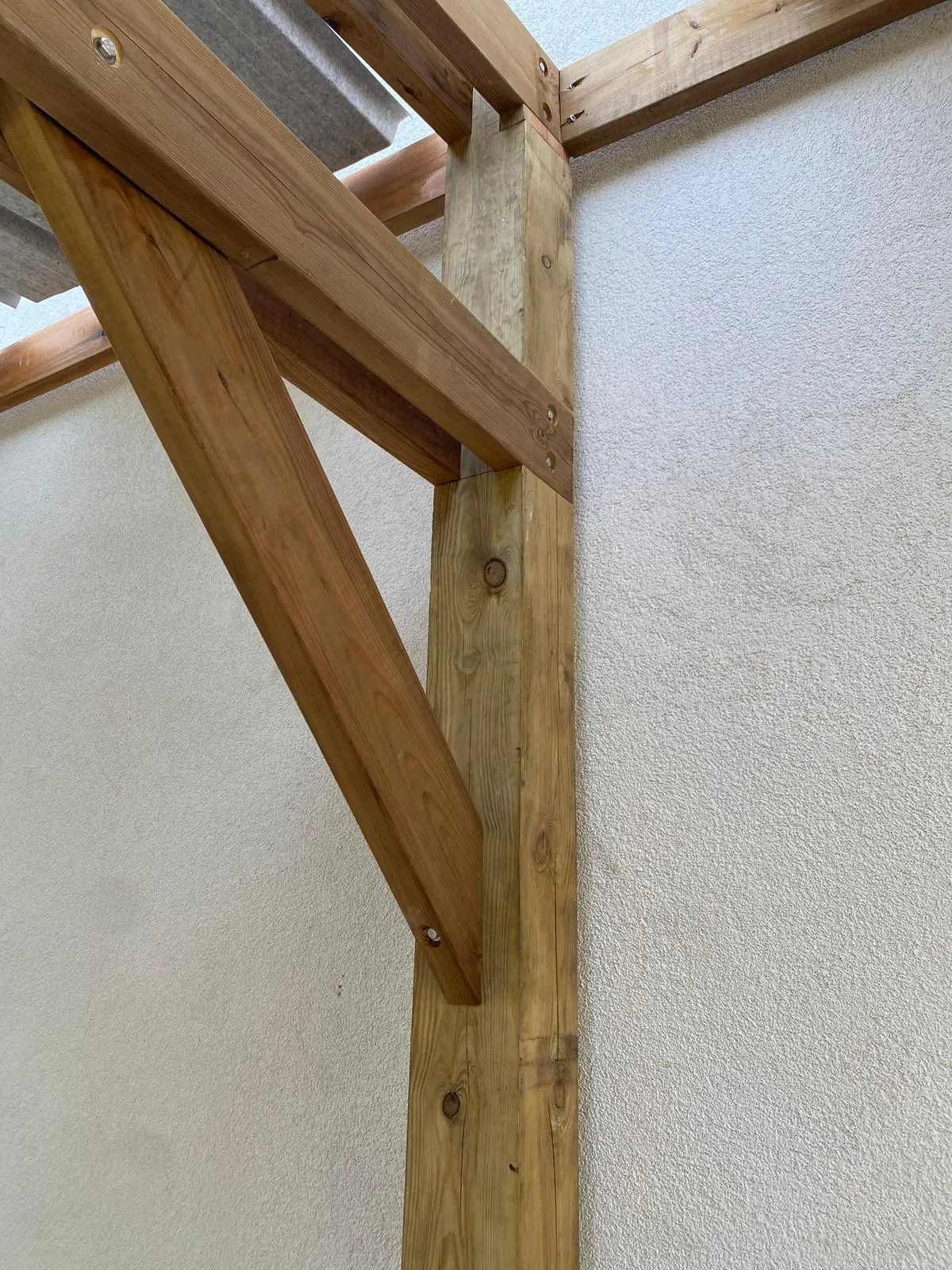 Détail d'assemblage de charpente bois