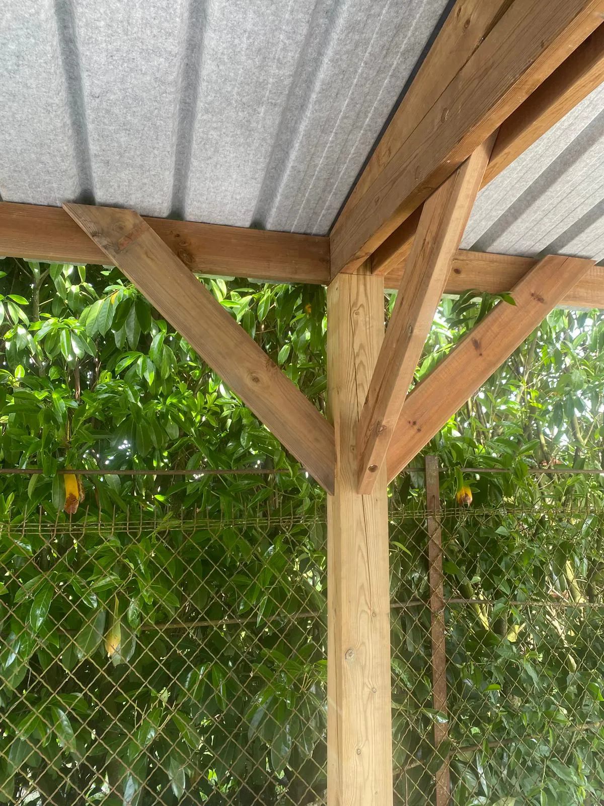Détail d'assemblage de charpente bois