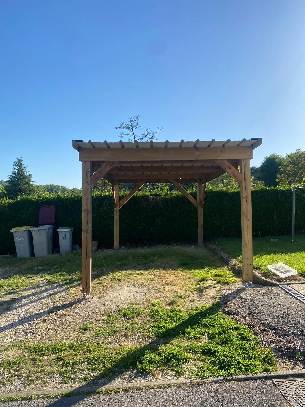 Pergola bois réalisée par La Planète Bois dans la région de Soissons