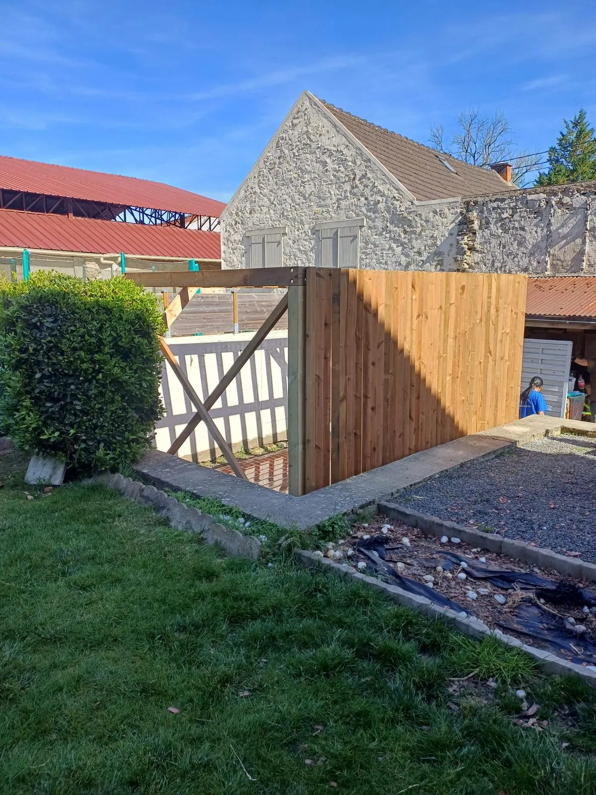 Clôture bois réalisée par La Planète Bois dans la région de Soissons